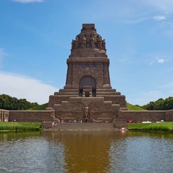 諸国民戦争記念碑