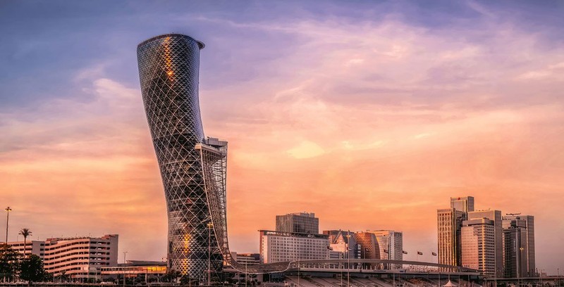 Небоскреб Capital Gate