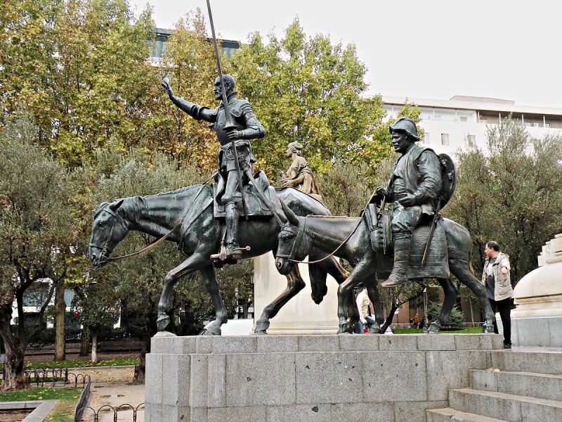 Памятник Дон Кихоту в Мадриде