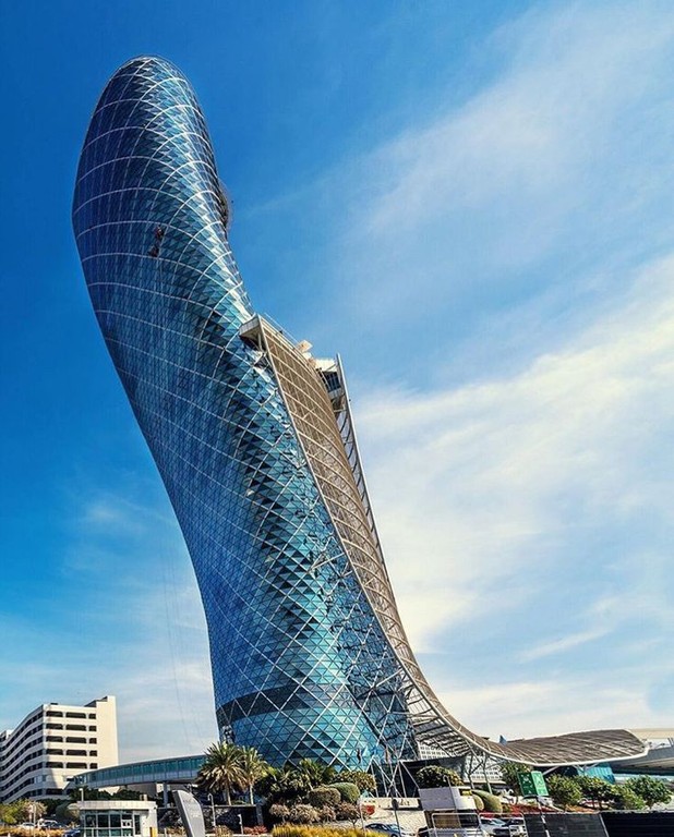 Небоскреб Capital Gate - фото 9