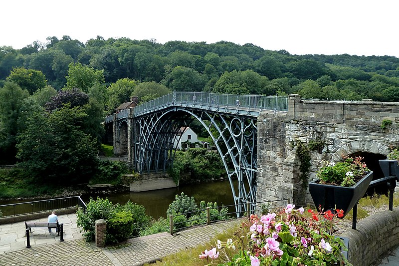 جسر من الحديد الزهر فوق نهر سيفيرن