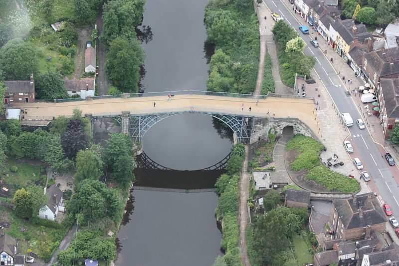 جسر من الحديد الزهر فوق نهر سيفيرن