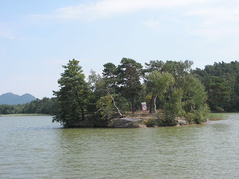 Махово озеро