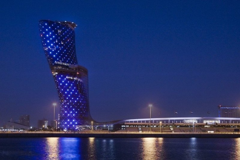 Небоскреб Capital Gate - фото 13