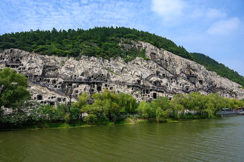 Лунмэнь