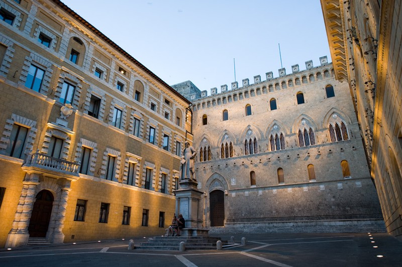 Palacio Salimbeni en Siena - photo 6