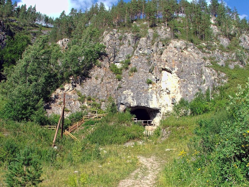 丹尼索瓦洞穴