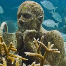 カンクン水中博物館