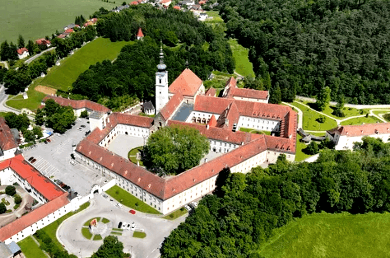 Stift Heiligenkreuz