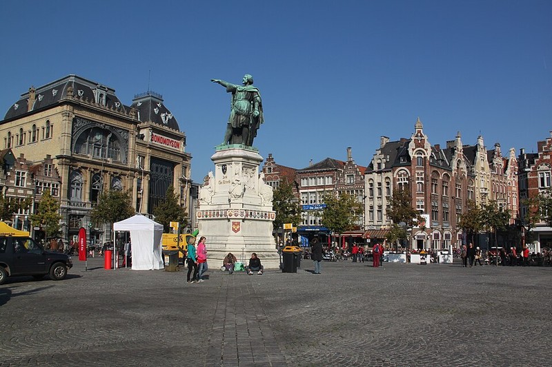 Plaza Vrijdagmarkt